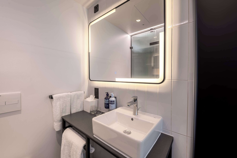 Bathroom 14