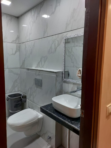 Bathroom 4, Hotel Luxuria, Ludhiana