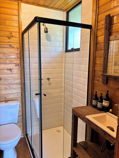 Bathroom 3, Into the Wild, Gonçalves