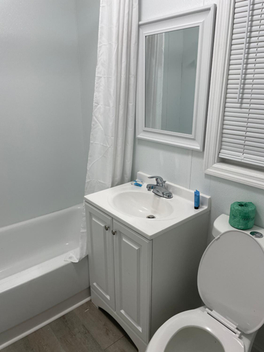 Bathroom 2, Sunburst Hotel, Horry