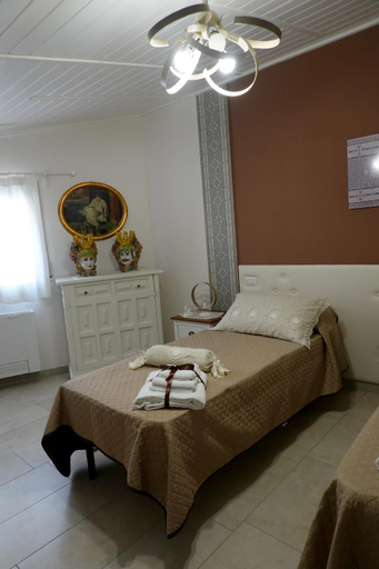 Others 5, Gli Zii di Sicilia, Agrigento