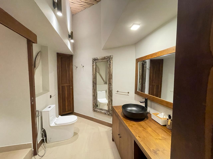 Bathroom 20