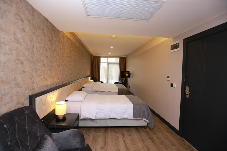 Others 3, Pentahor Hotel, Piraziz