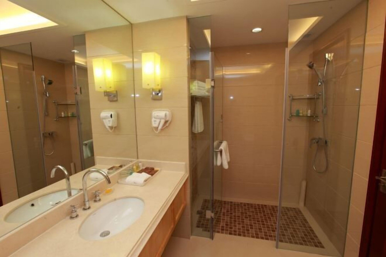 Bathroom 3, Luanzhou International Hotel, Tangshan