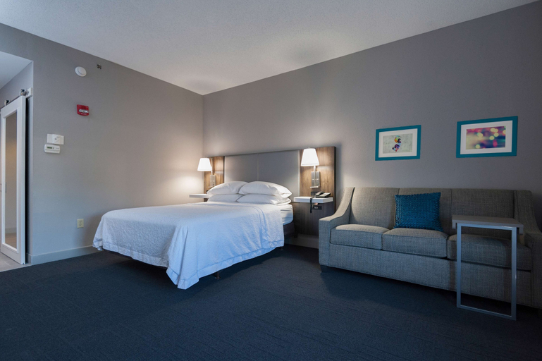 Bedroom 3, Hampton Inn East Windsor, Mercer