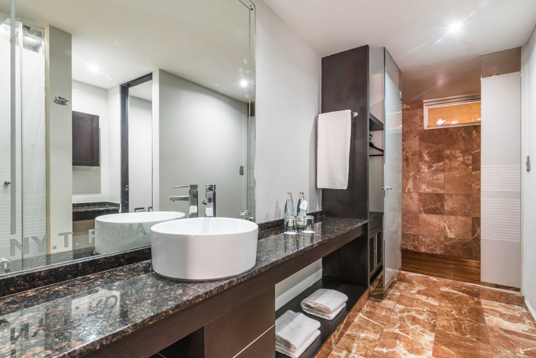 Bathroom 4, Exe Cities Reforma, Mexico City