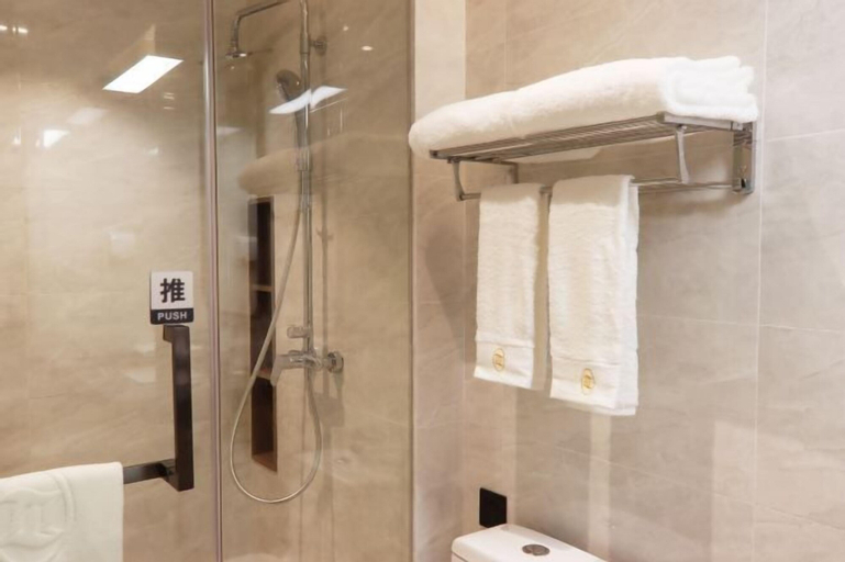 Bathroom 18