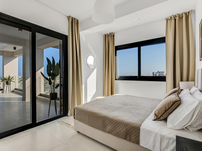 Bedroom 2, Sanders Elgio