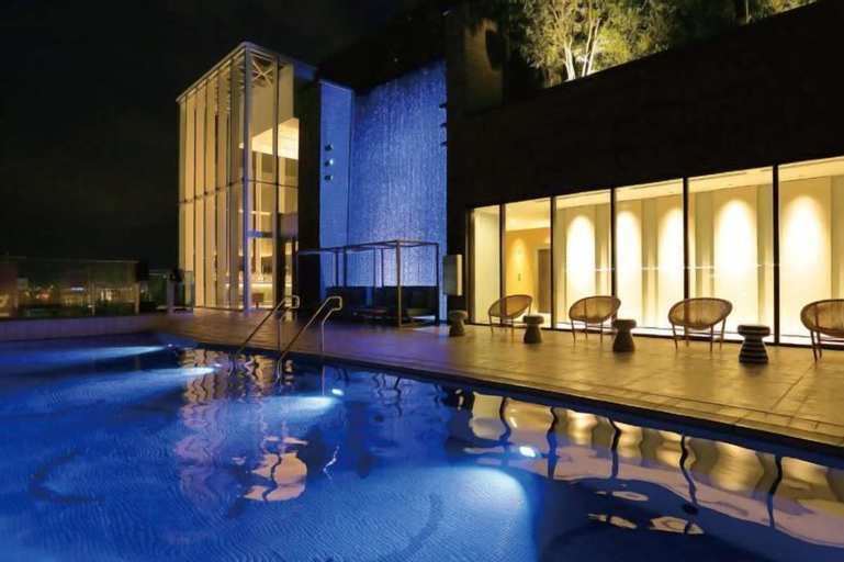 Swimming Pool 25