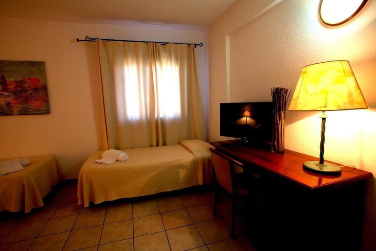 Bedroom 4, hotel moderno, Olbia-Tempio