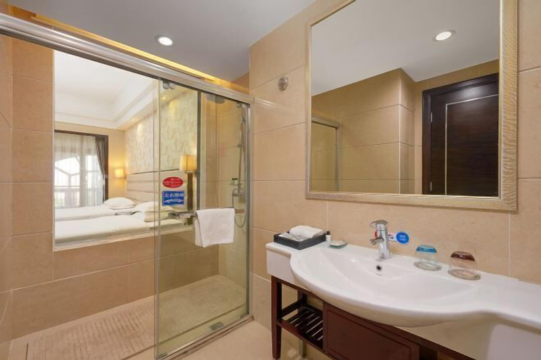Bathroom 10