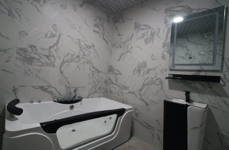 Bathroom 3, Prestige Guest House, Kutaisi