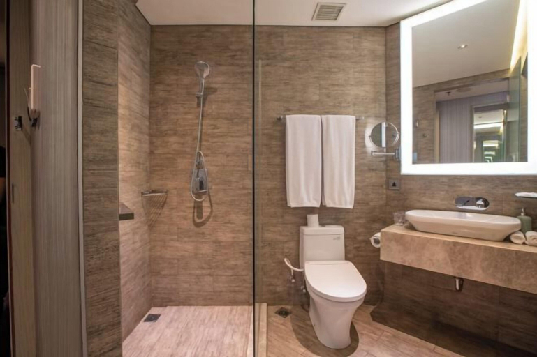 Bathroom 16