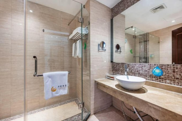 Bathroom 4, Hualong Hotel, Aksu