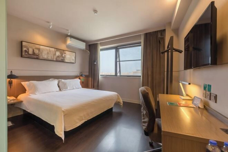 Bedroom 26