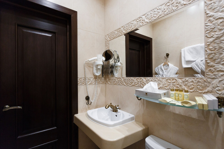 Bathroom 3, Grada Boutique Hotel, Central