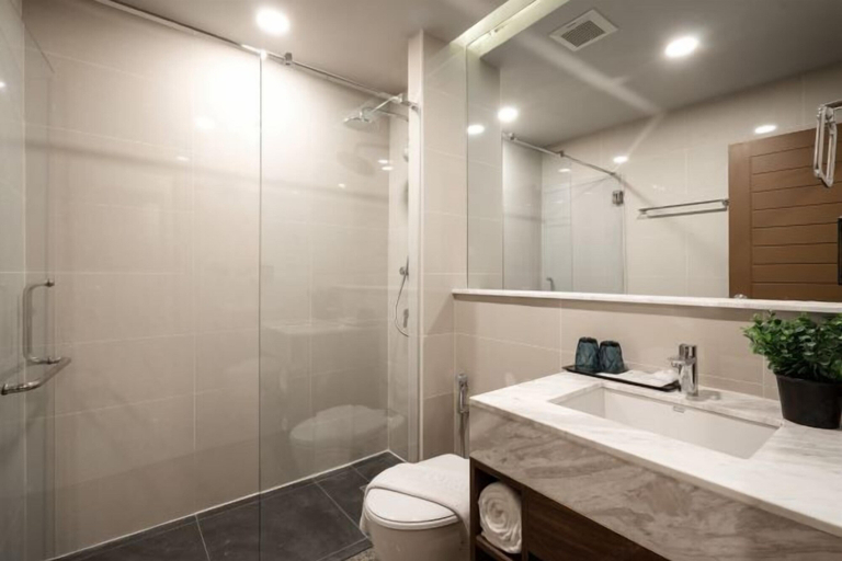 Bathroom 18