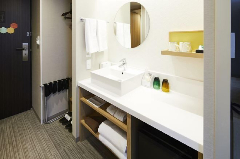 Bathroom 10