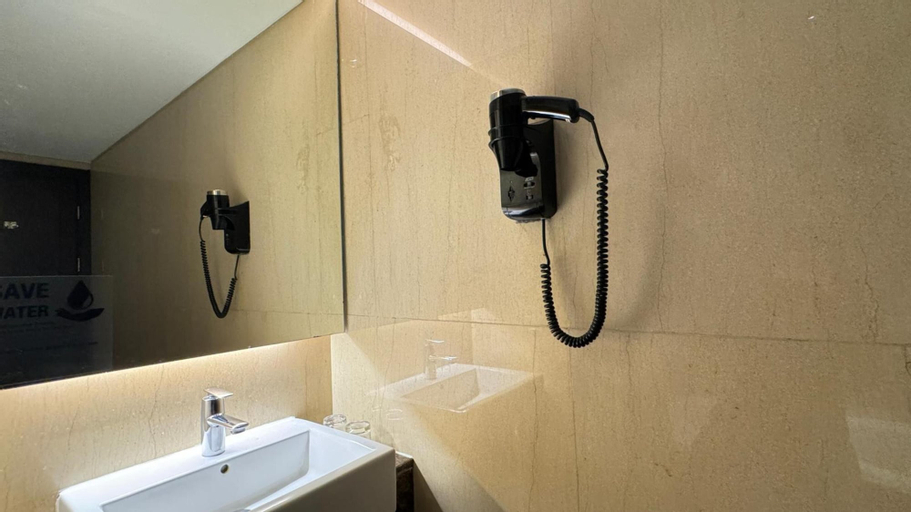 Bathroom 12