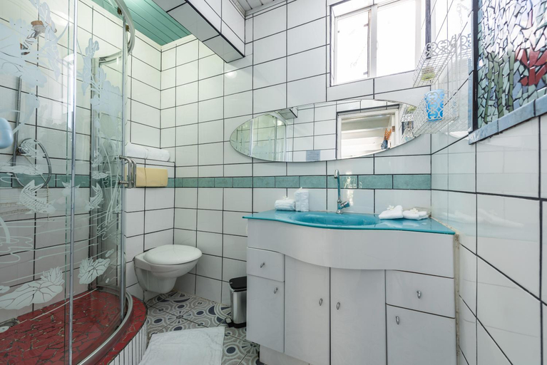 Bathroom 3, Sunflower Villa Studios