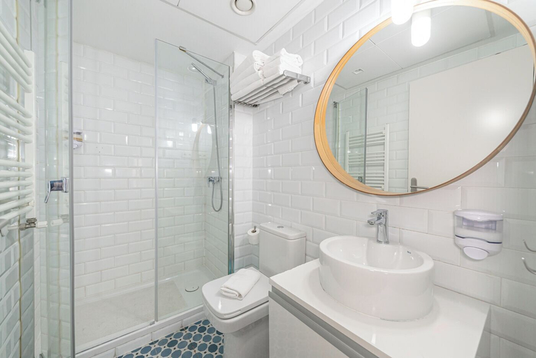 Bathroom 3, Home Art Apartments Salamanca, Madrid