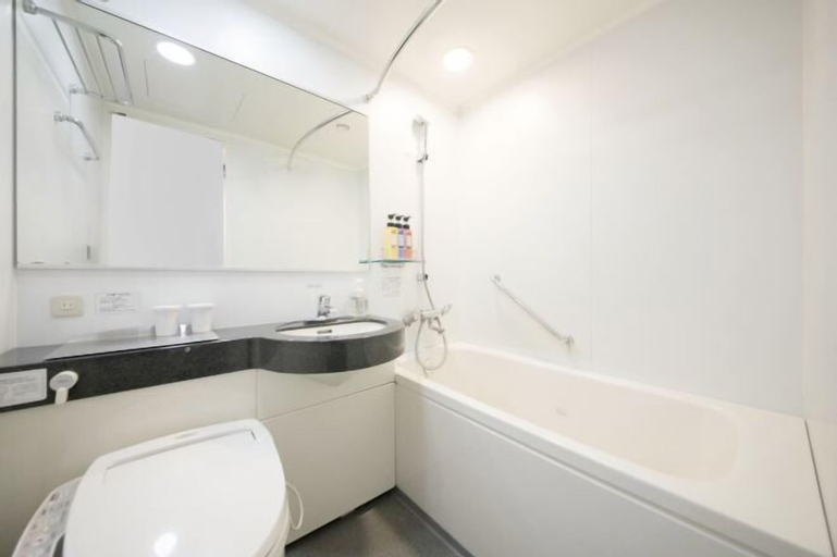 Bathroom 15