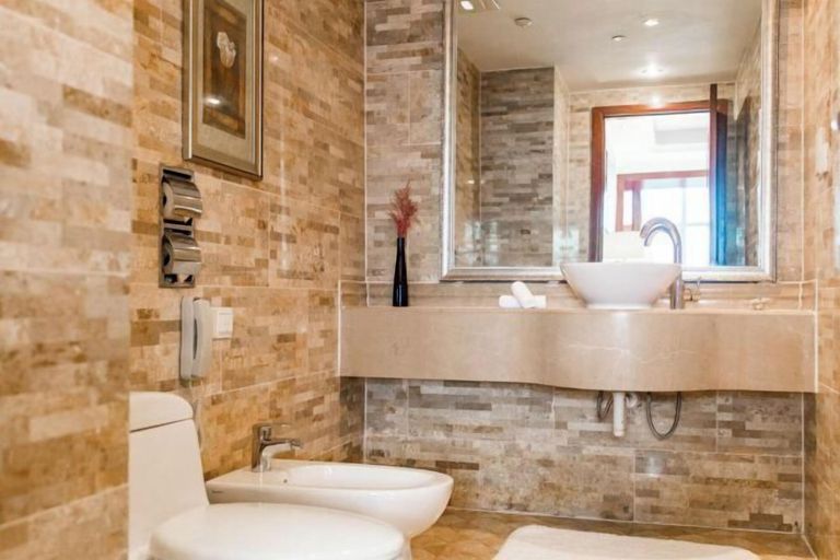 Bathroom 4, Minjiang Donghu Hotel, Dingxi