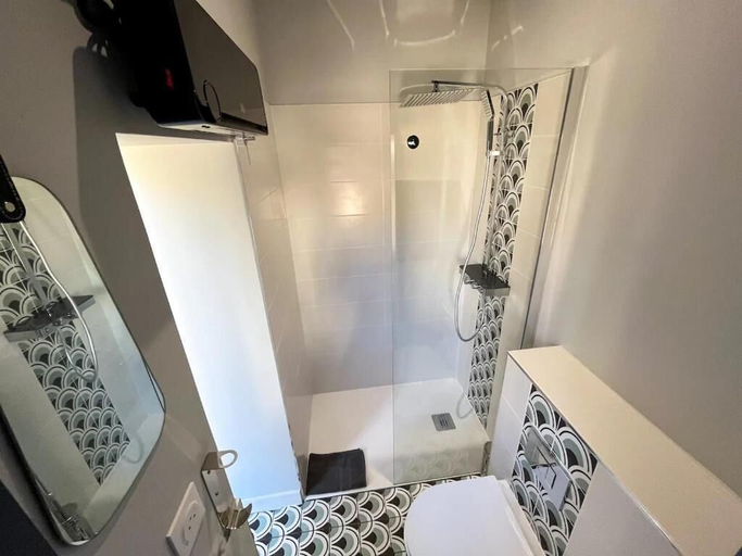 Bathroom 4, La Longère de Neuville, Vienne