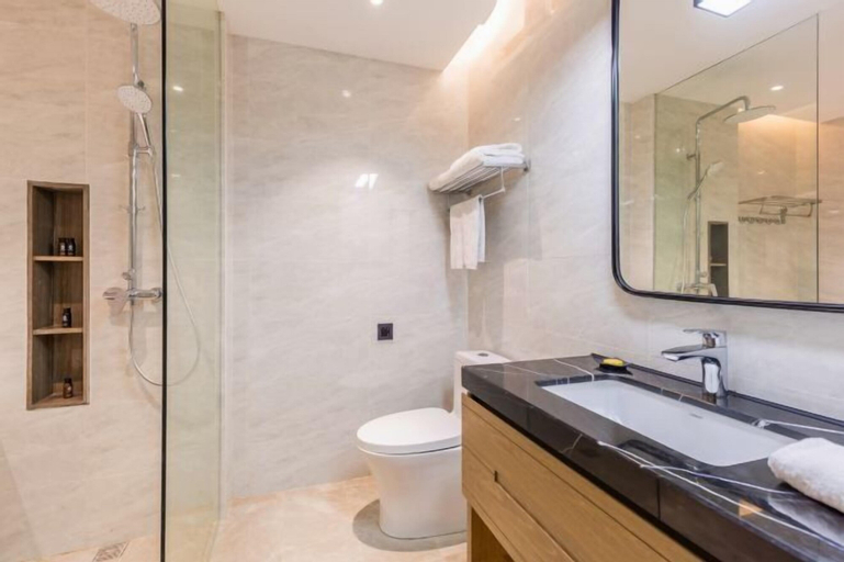 Bathroom 16