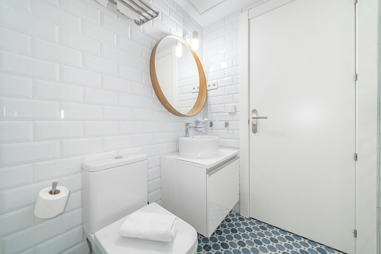 Bathroom 3, Home Art Apartments Salamanca, Madrid