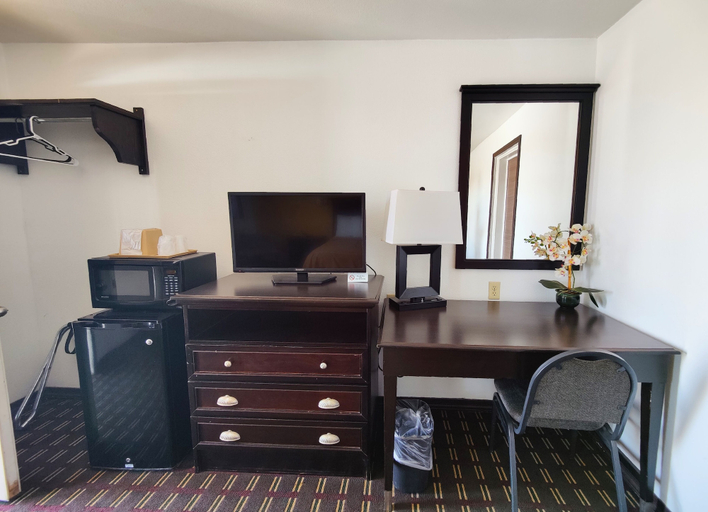 Others 4, Desert Inn, Culberson