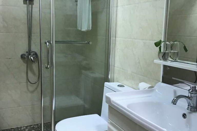 Bathroom 4, Yandangshan Longqiu Hostel, Wenzhou