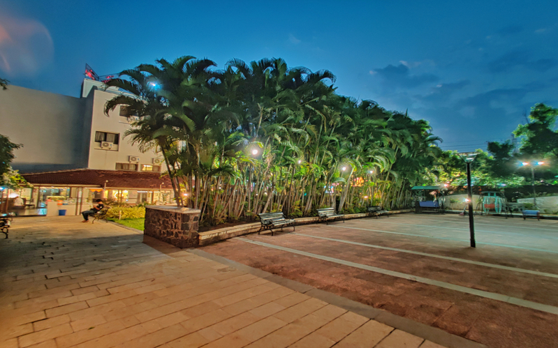 Exterior & Views