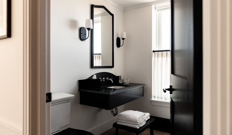 Bathroom 3, Longfellow Hotel, Cumberland
