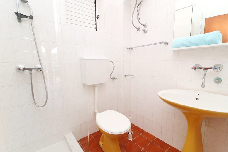Bathroom 3, Apartments Prižba Bay, Blato