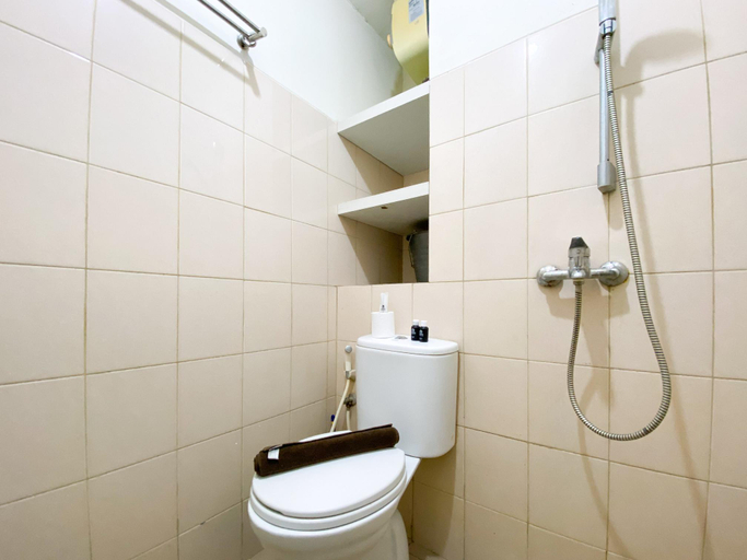 Bathroom 5, Signature 2BR at Apartment Tamansari Panoramic By Travelio, Bandung