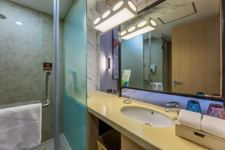Bathroom 4, Minsheng Hotel, Yichang