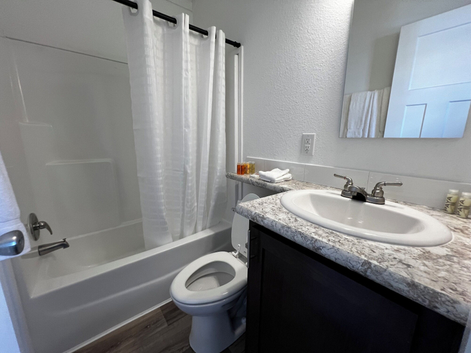 Bathroom 3, Camp Landa Resort, Comal