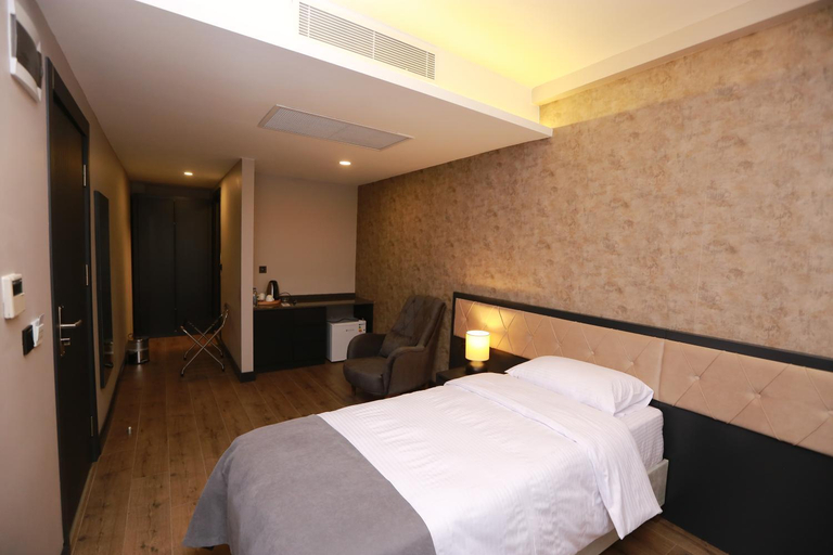 Others 2, Pentahor Hotel, Piraziz