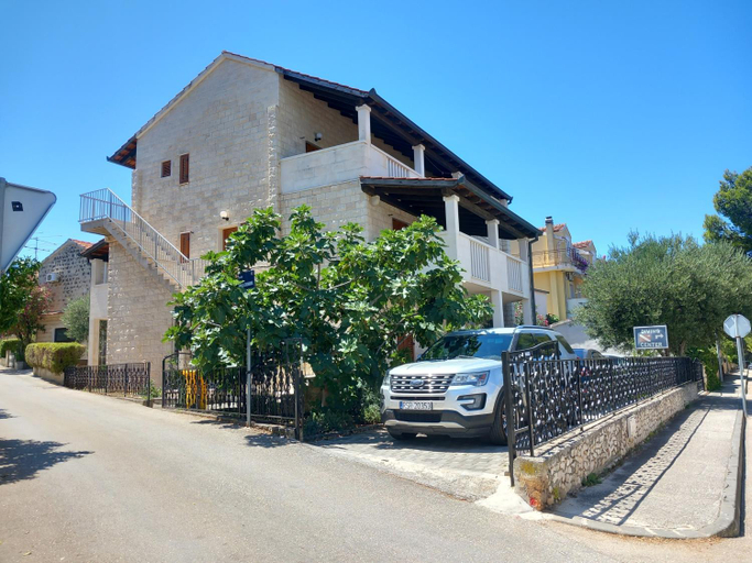 Others 3, Apartments with parking space Supetar, Brac - 21110, Supetar