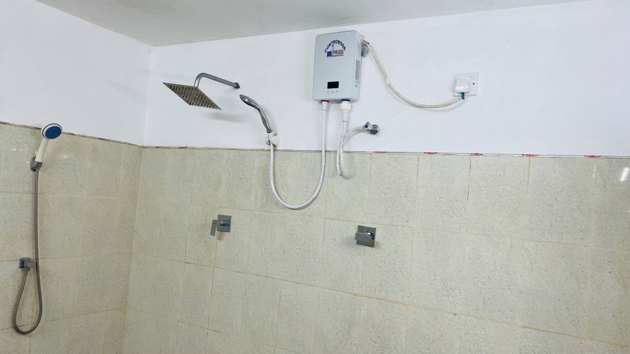Bathroom 3, Sigiri Suncap Cottage, Dambulla