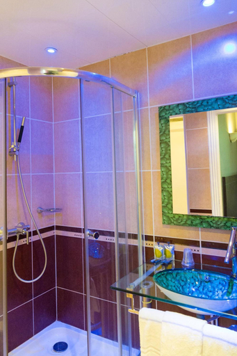 Bathroom 5, Le Home Saint Louis, Yvelines