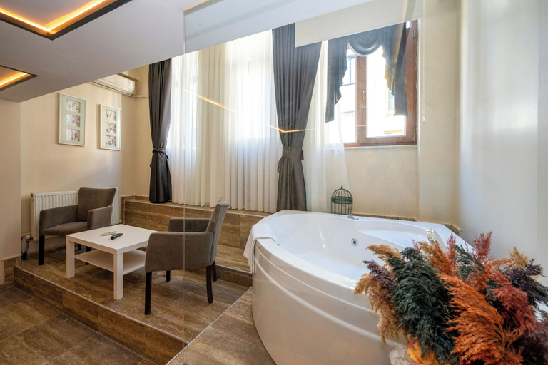 Bathroom 5, Aiza Suites, Beşiktaş