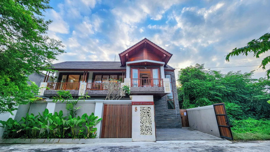 Exterior & Views
