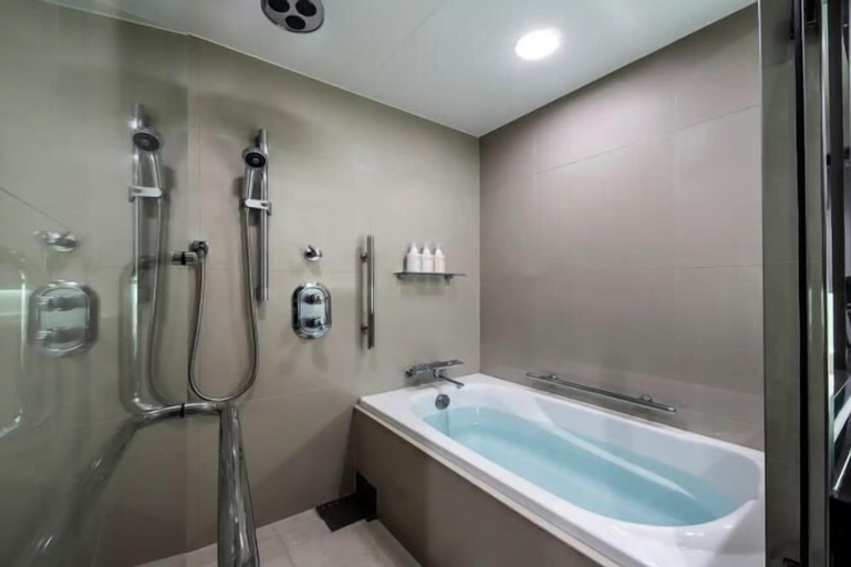 Bathroom 25
