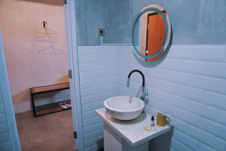 Bathroom 12