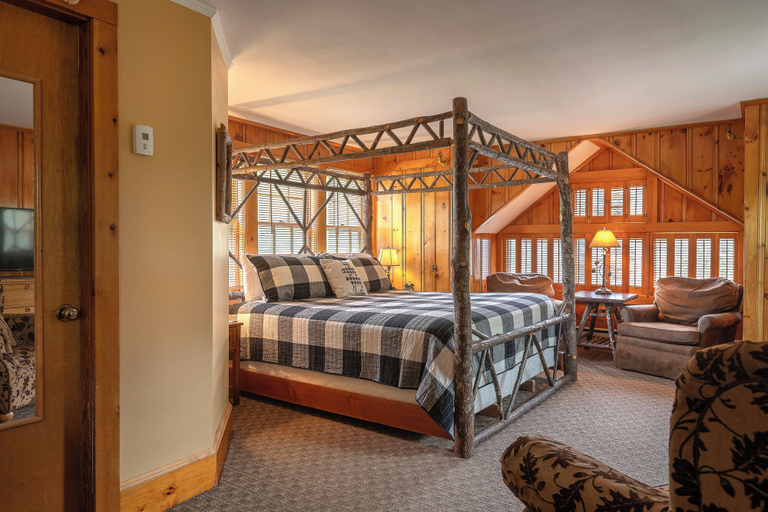 Bedroom 3, Whitneys Inn at Black Mountain, Carroll