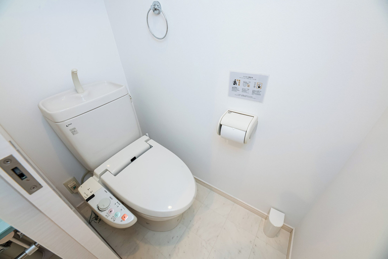 Bathroom 4, El Stanza Tenjin East, Fukuoka