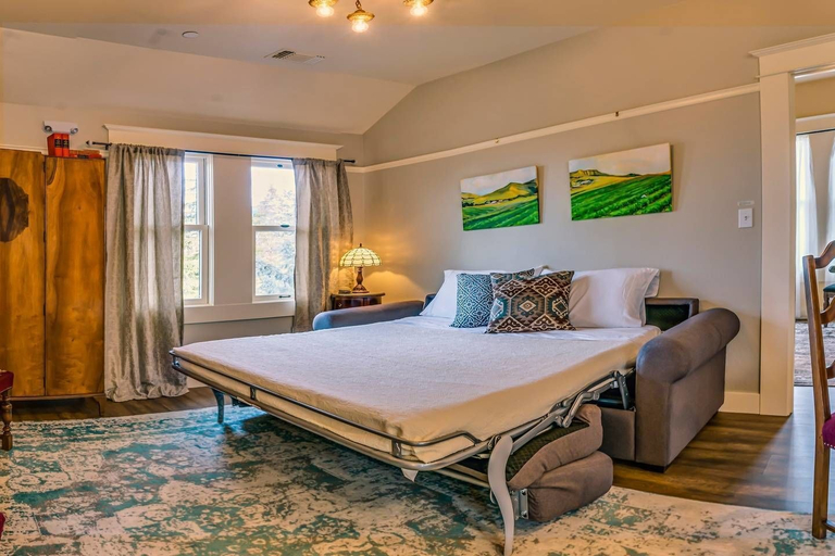Bedroom 2, Redtail Suites ~ Entire Home ~ Sleeps 12 ~ Tesla Station, Jackson