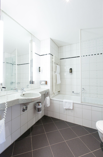 Bathroom 5, Aparion Berlin, Berlin